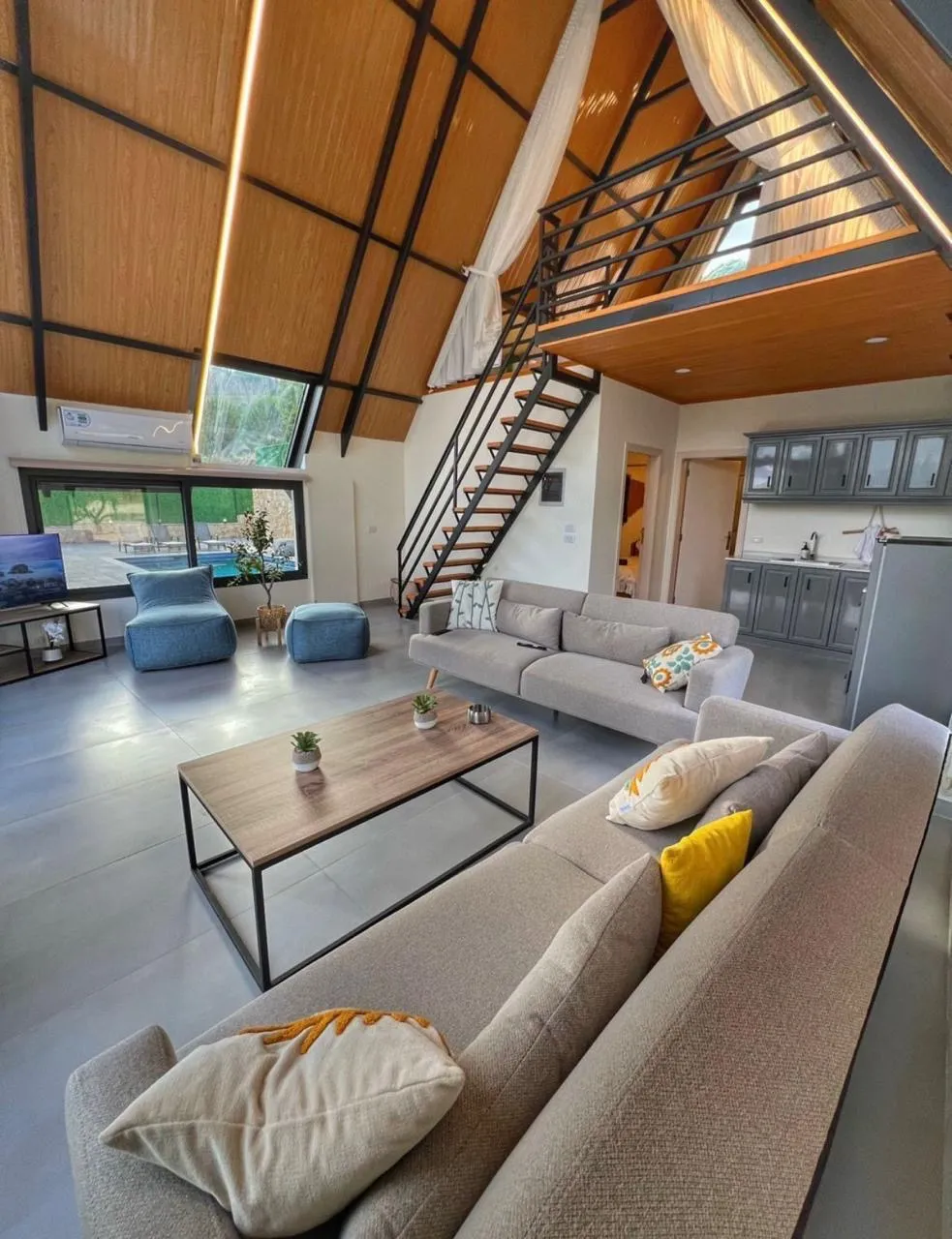 B Bungalow — photo 4