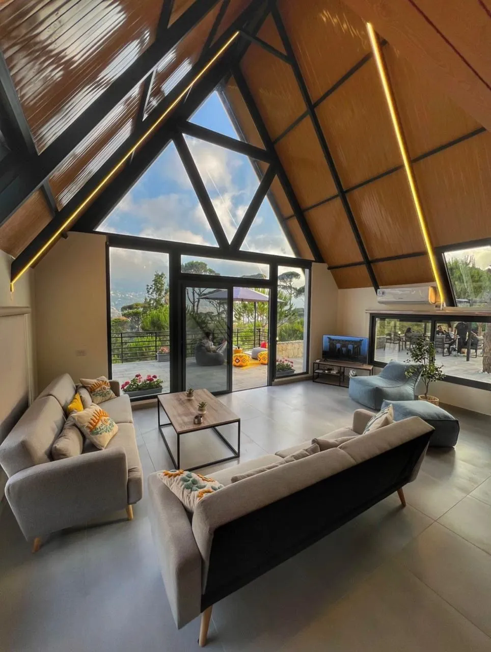 B Bungalow — photo 5