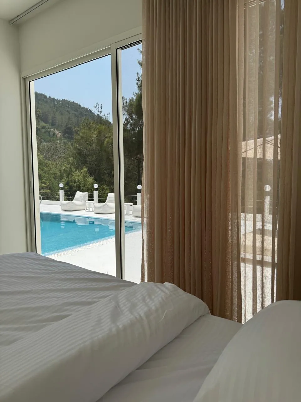 White guesthouse — photo 7