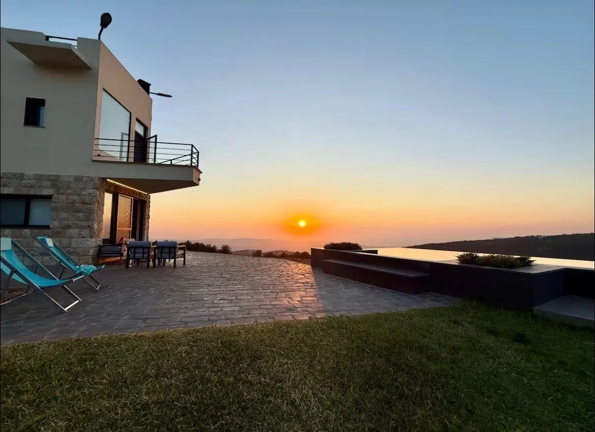Hilltop villa — photo 2