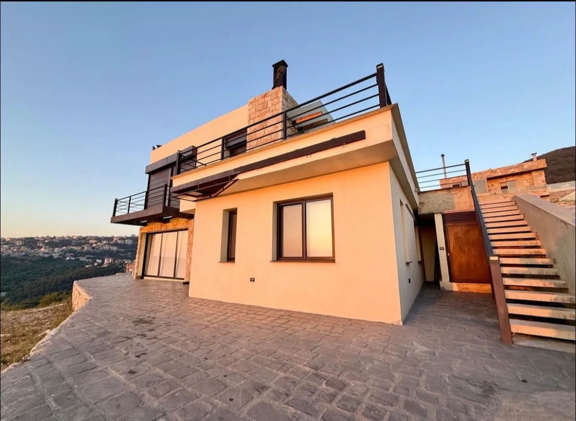 Hilltop villa — photo 3