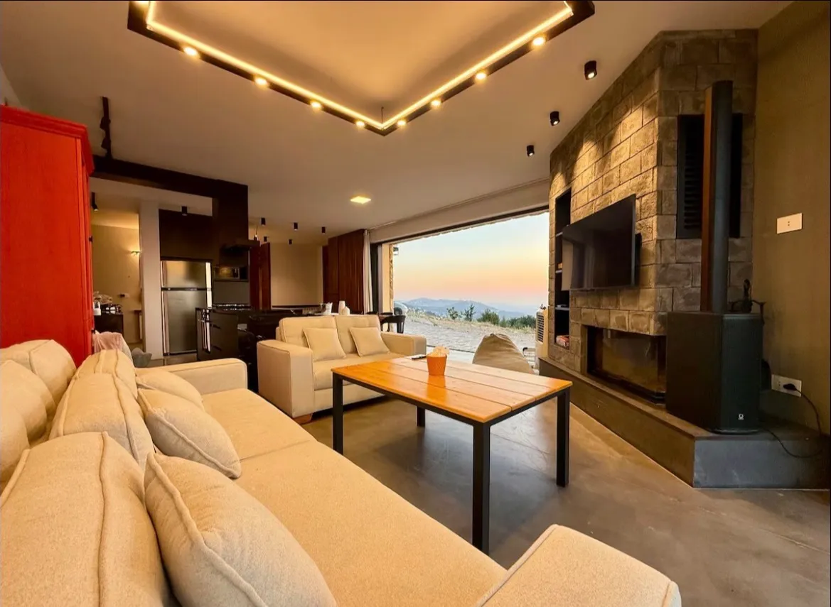 Hilltop villa — photo 4